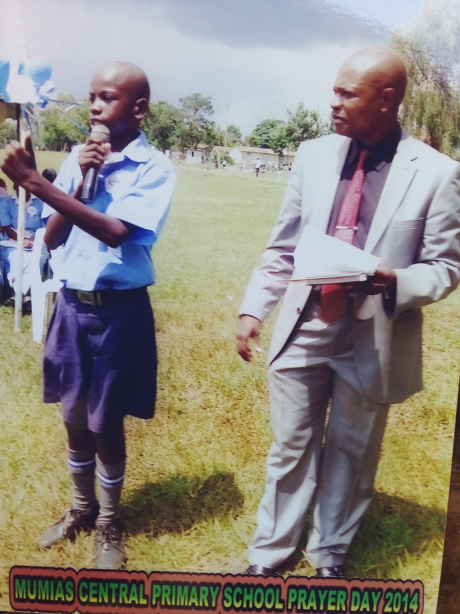 JohnWayne_KE's tweet photo. In 2014 my Pri. Sch headteacher at Mumias Central Pri Sch, Mr. Francis Obwamu nurtured me and sent me into the world, in 2023 I came back from the world and went home (Mumias Central Pri School) for the outreach, where I reminded him of how it started. STEP by STEP. Thank you!! https://t.co/KC0o20AKH8