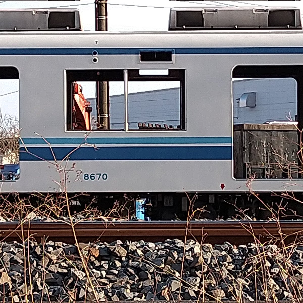 masasi0926's tweet photo. 東武鉄道８０００系8570f 廃車回送からの内装撤去早い、、　#東武鉄道　#8000系　#8570f https://t.co/CeUbu8tJdE