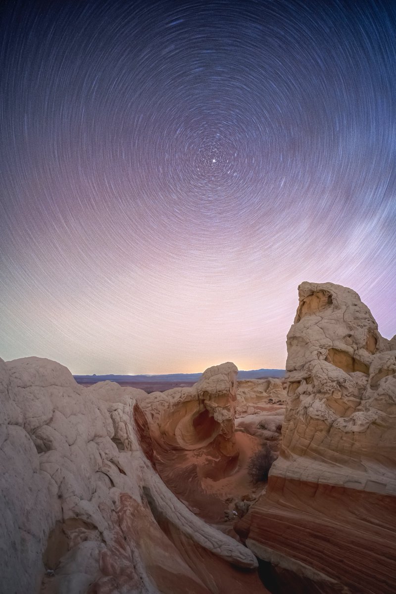 PresentPhotos's tweet photo. @VisualsbySauter Star Trails https://t.co/LmbvmwUJkf