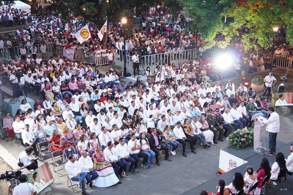 KarinaBaronO's tweet photo. Cumplimos 100 días del Gobierno de la #PrimaveraOaxaqueña y lo celebramos informando al pueblo de Oaxaca, en voz de nuestro Gobernador @SalomonJ. 

Seguiremos impulsando la #Transformación de Oaxaca con absoluto compromiso, para consolidar entornos de #PazYSeguridad. https://t.co/kF2StKcVaO