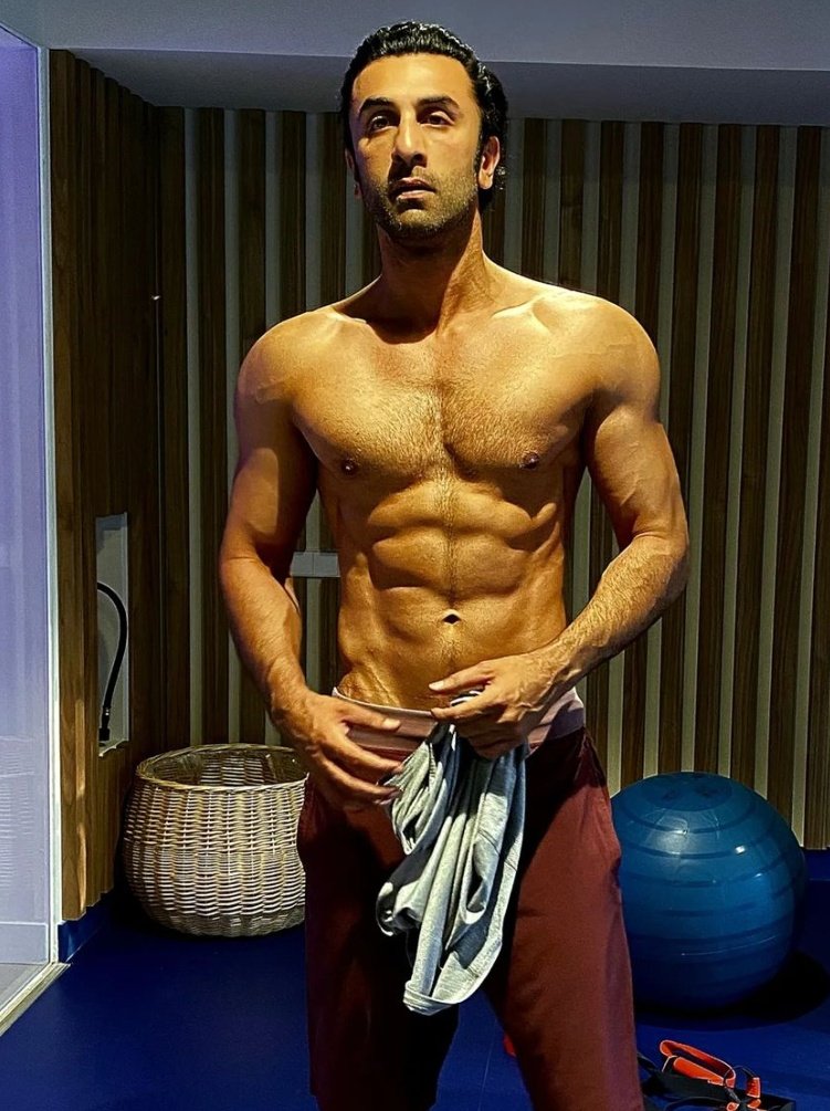 Ranbir Kapoor flaunts his toned abs in shirtless pics shared by fitness  trainer