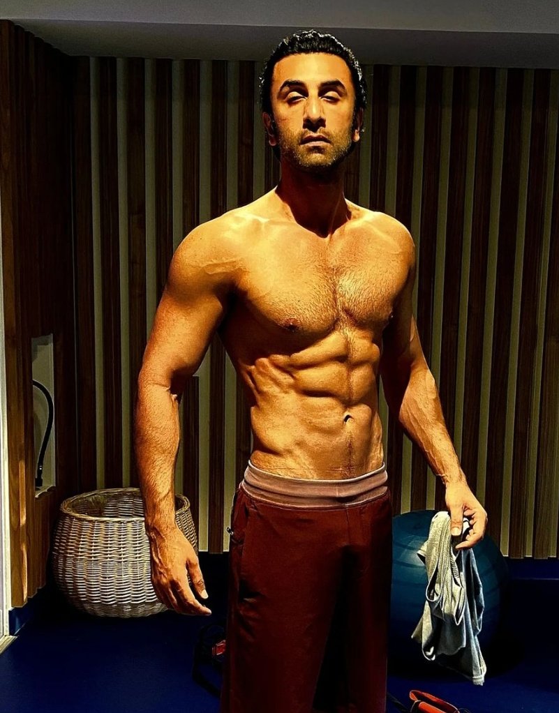 #RanbirKapoor flaunts his toned abs in shirtless pics shared by #fitnesstrainer Shivoham who is behind his #TuJhoothiMainMakkaar look; 'What you see is truly an example of a disciplined lifestyle, dedication and a lot of hardwork,' he wrote @ranbirrk #Bollywood #fitness #actor