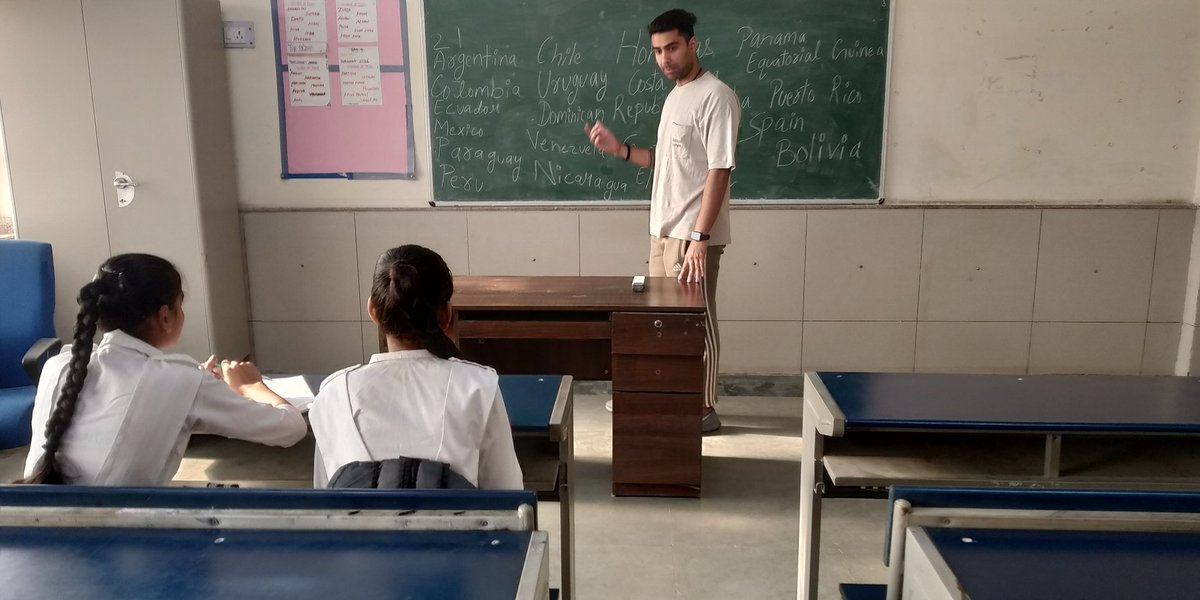 SemaltyRakesh's tweet photo. #LearningForeignLanguages
"If you talk to a man in a language he understands, that goes to his head. If you talk to him in his own language, that goes to his heart"
- Nelson Mandela
Students of #RpvvGautampuri are trying to enter hearts of French, Germans, Japanese & Spanish https://t.co/oxElqL9Lh3