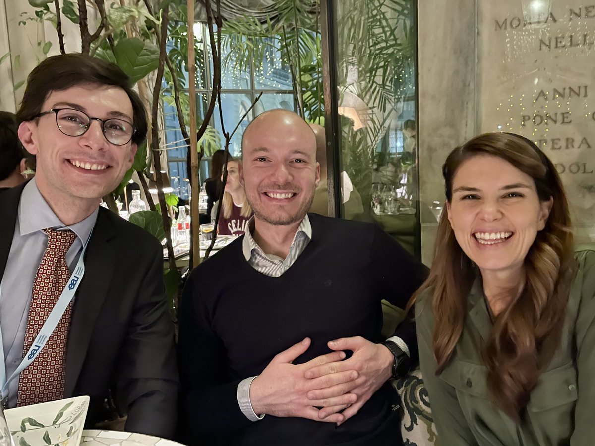 PheVeronique's tweet photo. Delighted to see my former fellows❤️&amp; listen how well they have progressed in their life path. One of the most REWARDING thing in the academic career🥹Thanks @Uroweb to make it possible #mentor #inspiration #EAU23 @EAUYAUrology @BiaCancrini @cyrillegt @Clara_sguerrero @bassilvi https://t.co/5wem0SJxcm