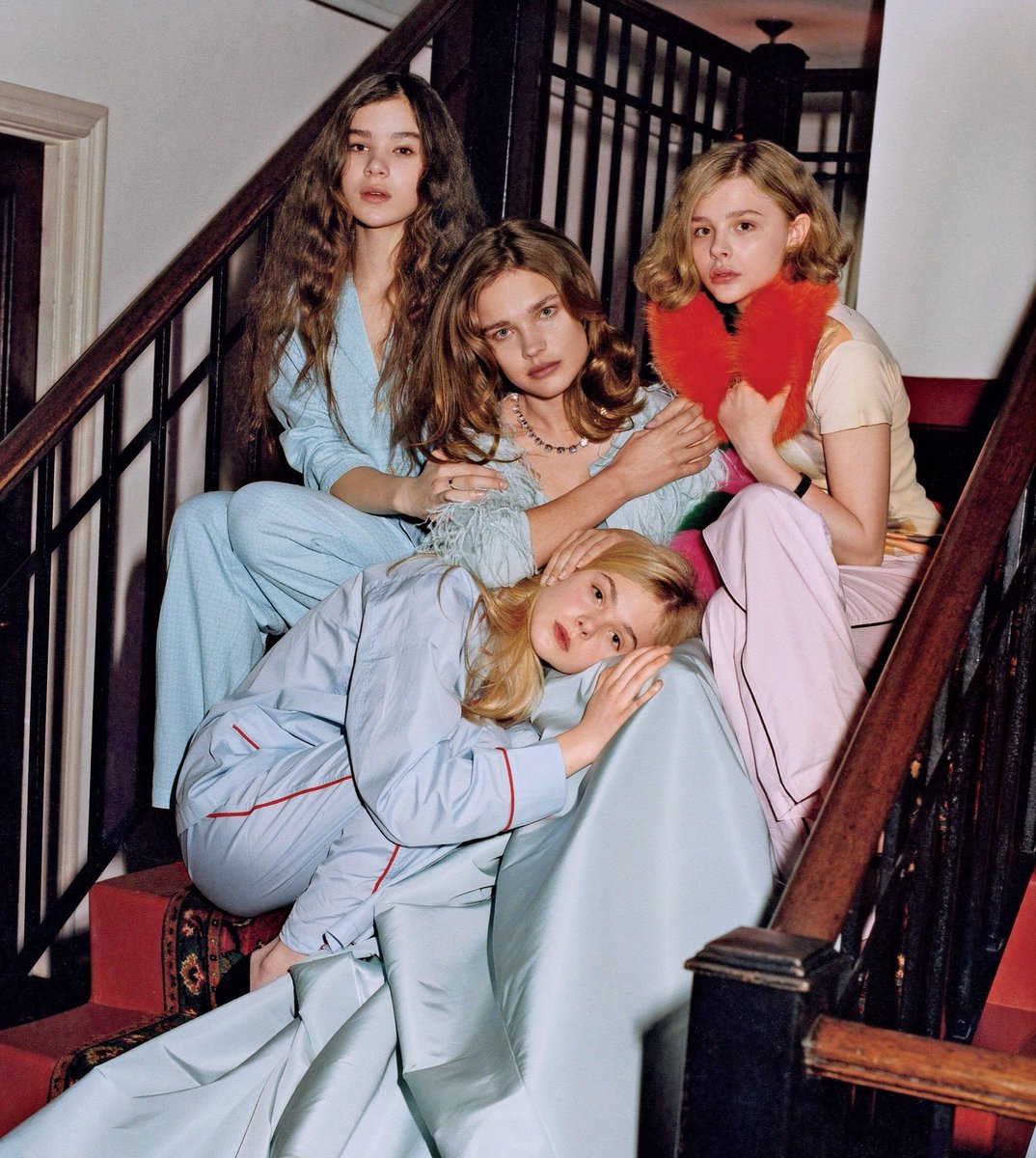 #HaileeSteinfeld, #ElleFanning, #ChloëGraceMoretz & #NataliaVodianova para #Vogue (2011) 📸