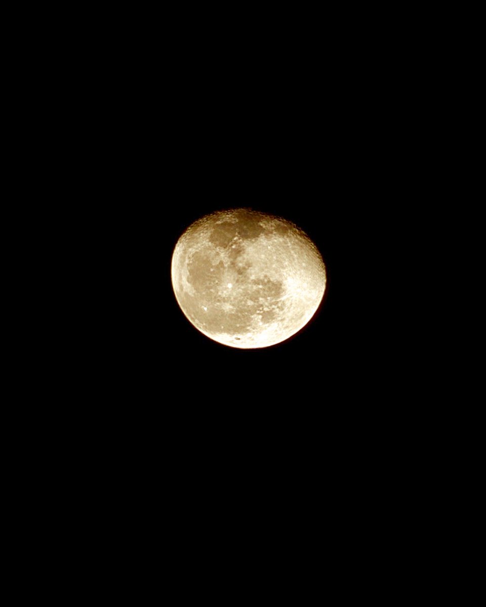 paris_osama's tweet photo. Daylight watched what I do........
but darkness knows all of my secrets.

"the Moon"

#Askforthemoon
#reachforthemoon 
#S23Ultra https://t.co/2ewK7bf8Me