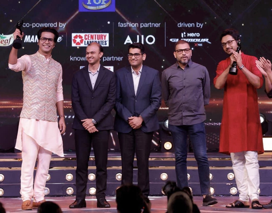 Honored to present the Lifetime Achievement Award (alongwith my colleagues Tony da and Parambrata) to Aparna Sen. The most heartwarming award was the Best Film Award- shared by Dostojee and Ballabpurer Rupkatha..it was both Prasun Chatterjee and Anirban Bhattacharya’s debut film