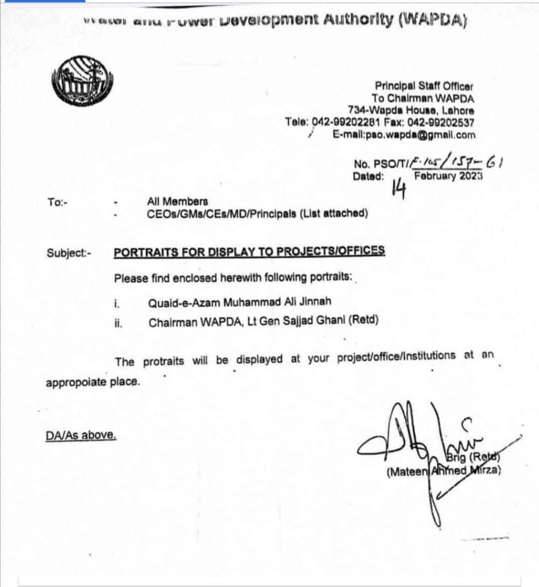 یہ وہ ریٹائرڈ لیفٹیننٹ جنرل سجاد غنی صاحب ہیں جنہوں نے حکم جاری کیا ہے کہ <a href="/wapda_pr/">WAPDA</a> کے تمام دفاتر میں قائد کی تصویر کے ساتھ میری تصویر بھی لگائی جائے. جنرل صاحب!قائد نے تو پاکستان بنایا تھا آپ اپنا کارنامہ بتا سکتے ہیں؟
<a href="/MOWROfficial/">Ministry of Water Resources</a> <a href="/S_KhursheedShah/">Syed Khursheed Shah</a>