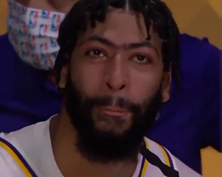 BleacherReport's tweet image. Laker fans rn 🥲