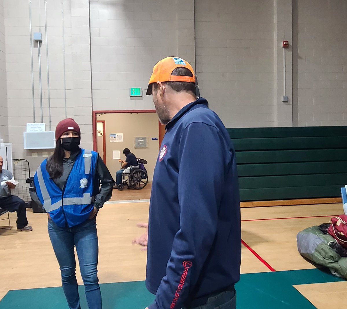 2 of Fresno's City Council from D1 & D3 showed up at the warming shelter to volunteer all night. Now this is a start of showing leadership in our City. Will other counsel members join in and volunteer also. Will the Fresno Mayor volunteer? #leadingbyexample 👏🏽🫶🏾 #warmingcenter