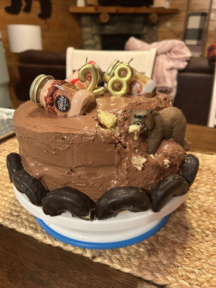 danidannerrr's tweet photo. Nothing like a homemade cake for my main man, love you @dannerincoming. Happy Birthday my love 💓 PS WE FINALLY SAW A REAL BEAR TODAY IN GATLINBURG ✨ https://t.co/b3nLlFXWUl