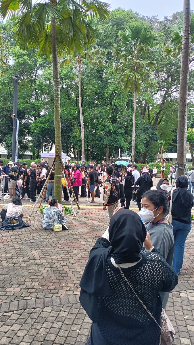 Titocoid1's tweet photo. WTS BLACKPINK JAKARTA BORNPINK IN GBK UNDERPRICE JUAL RUGI BANGETTT 

Cat 1 2,3 Juta
Cat 2 4 jt 2 tiket sebelahan 🤗

aku udh di GBK siapa cepat dia dapat aja yaa 🤗

#WTSBLACKPINKINJAKARTA #BLACKPINKinJAKARTA #BORNPINKinJAKARTA #WTSBLACKPINKJAKARTA https://t.co/WA0ro0KWTH