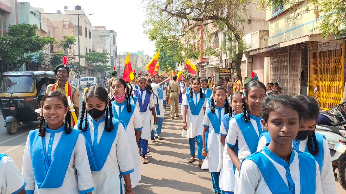 prajavani's tweet photo. ವಿಜಯನಗರ | ಕನ್ನಡ ಸಾಹಿತ್ಯ ಸಮ್ಮೇಳನಕ್ಕೆ ಮೆರವಣಿಗೆ ಮೆರುಗು
#viajayanagara #kannadasahityasammela https://t.co/xGfWLIu4dz