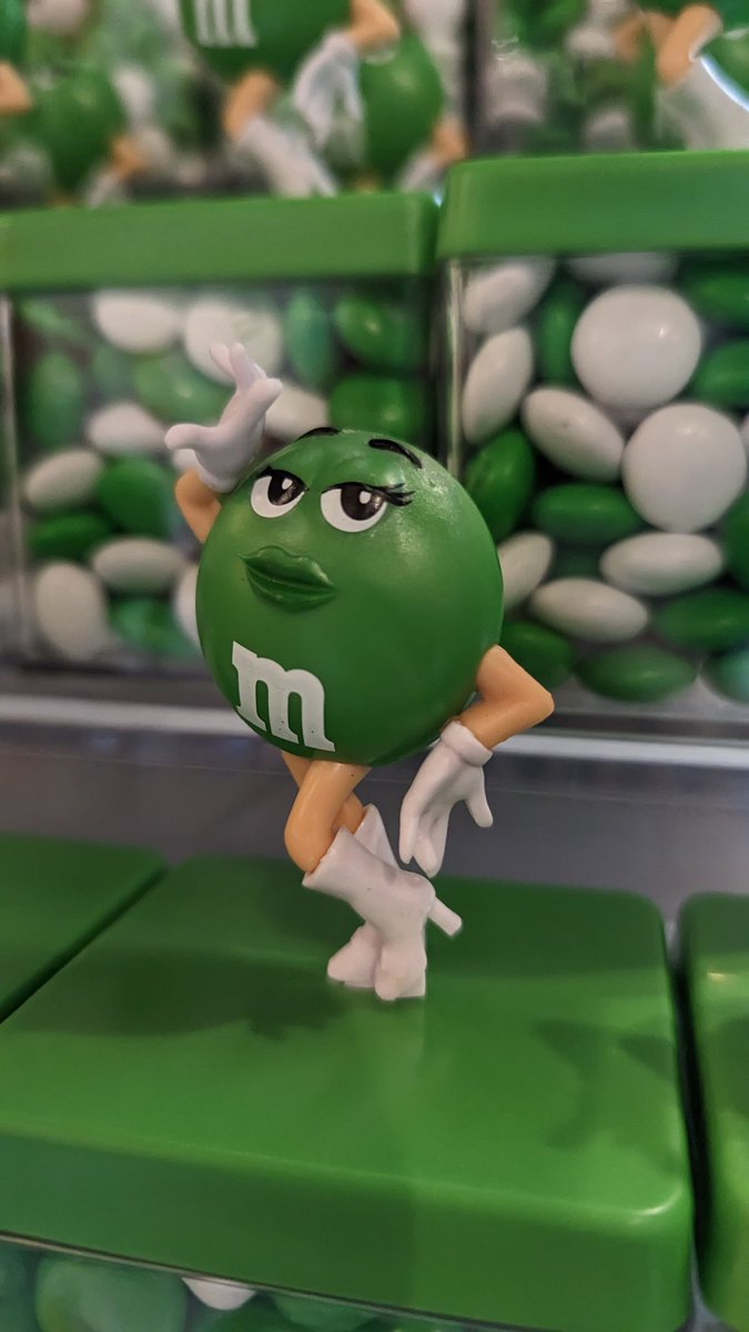 Level1 | Slimy on Twitter: "RT @sleepycontent: bro 🫣 the sexy m&m... 😳"