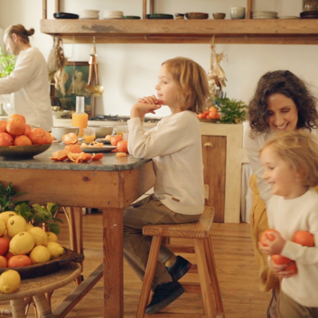 Kick off your weekend the right way with some giggles in the kitchen! Enjoy family time, full of laughter and joy. What better way to show you care than by sharing a golden moment together? 

#ClemenGoldmandarins will make sure this special language of love is one to remember!