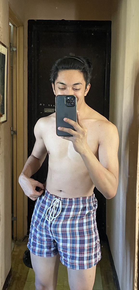 theuserlovesu2's tweet photo. Pakipunasan naman gamit dila 😋 https://t.co/OXu1RlOwQF