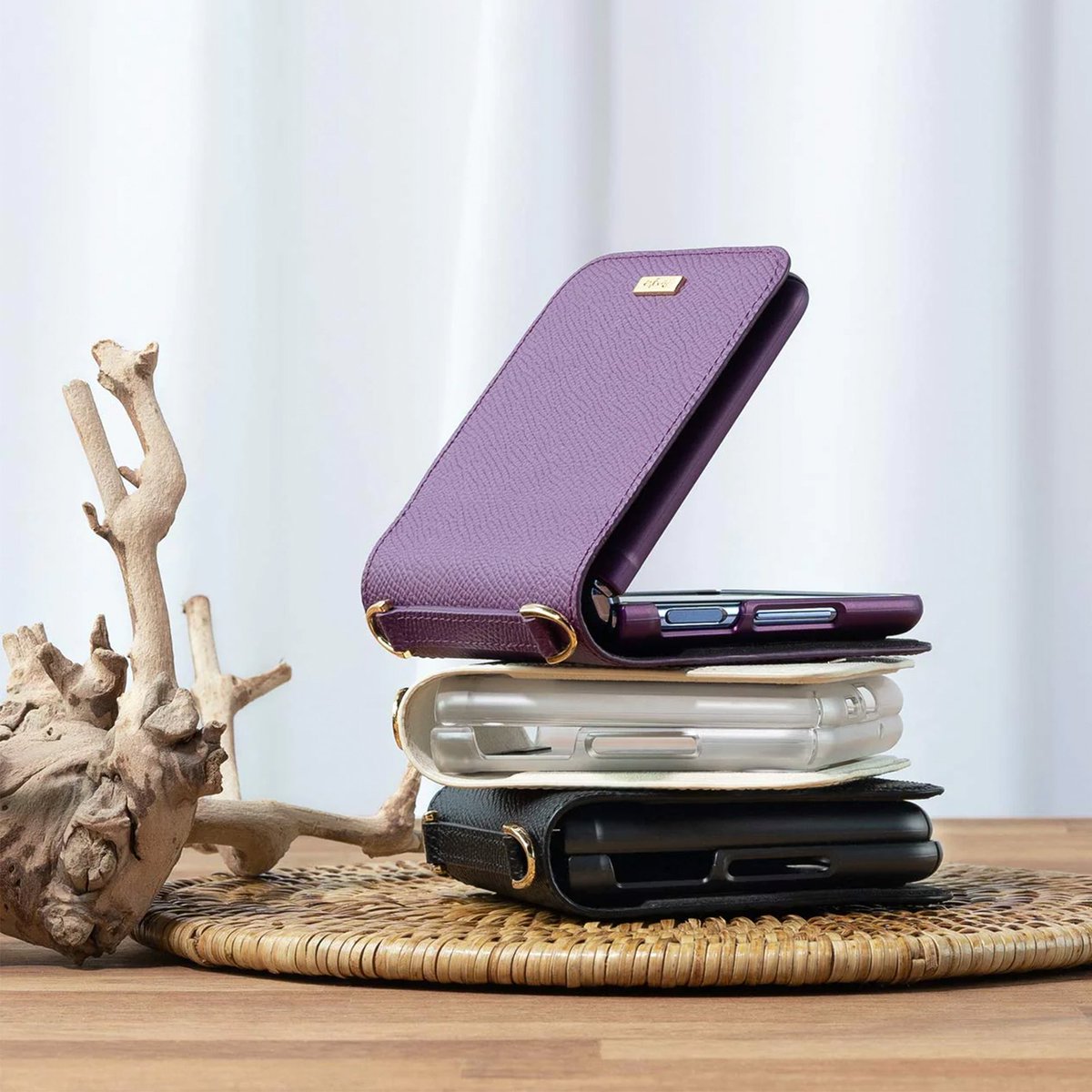 ringkeindia's tweet photo. Who says luxury needs to break the bank?
Get yours now!
https://t.co/f7dXpIAzhq
#samsungzflipCase #foliosignature #backcover #backcase #accessories #mobileaccessories #protection #mobilecase #backcover #slimcase #permiumbackcover #tech #ringke #ringkeindia https://t.co/DEYFScgT6J