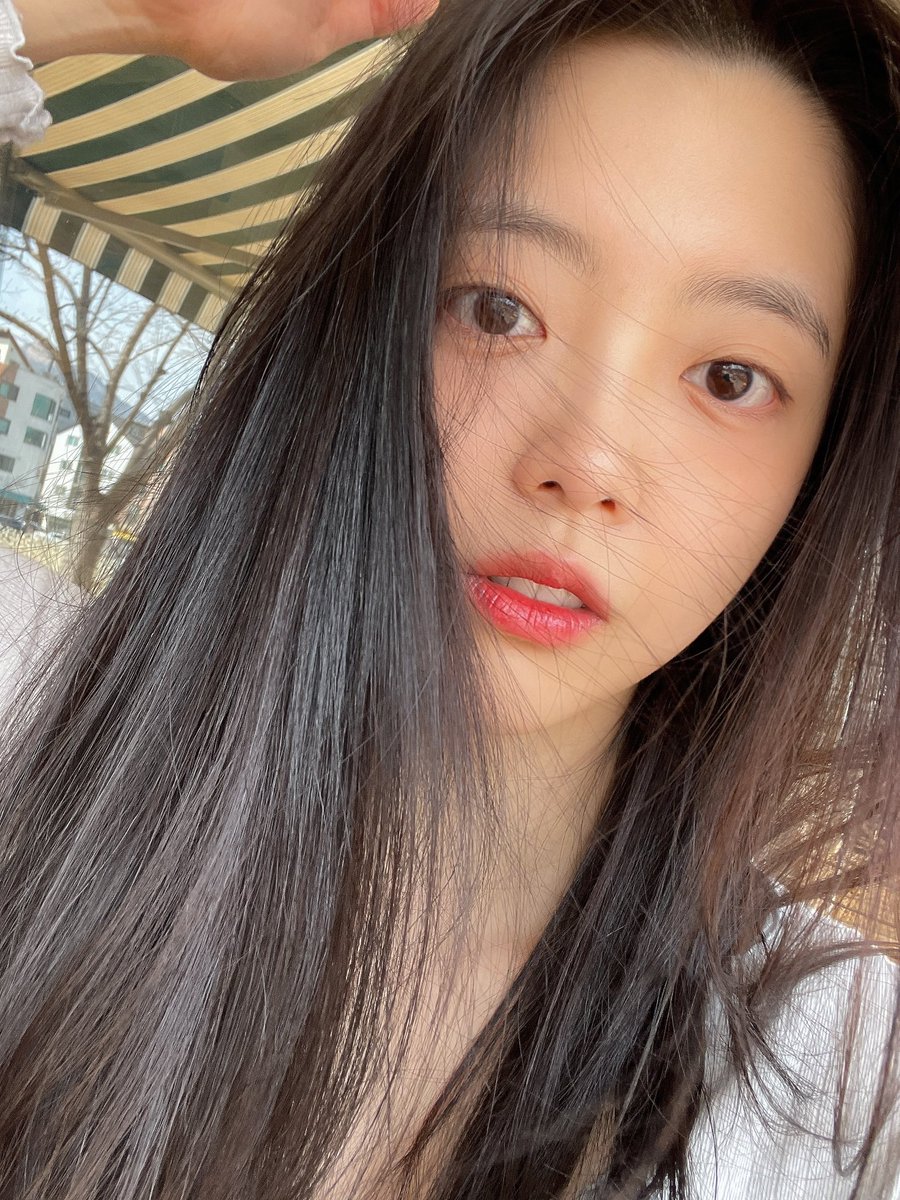 아후 오늘 날씨 너무 좋으네☺️
키링들 미세먼지는 안좋으니까 마스크 꼭 쓰고 산책하고 오는건 어때?

#지수연 #☁️