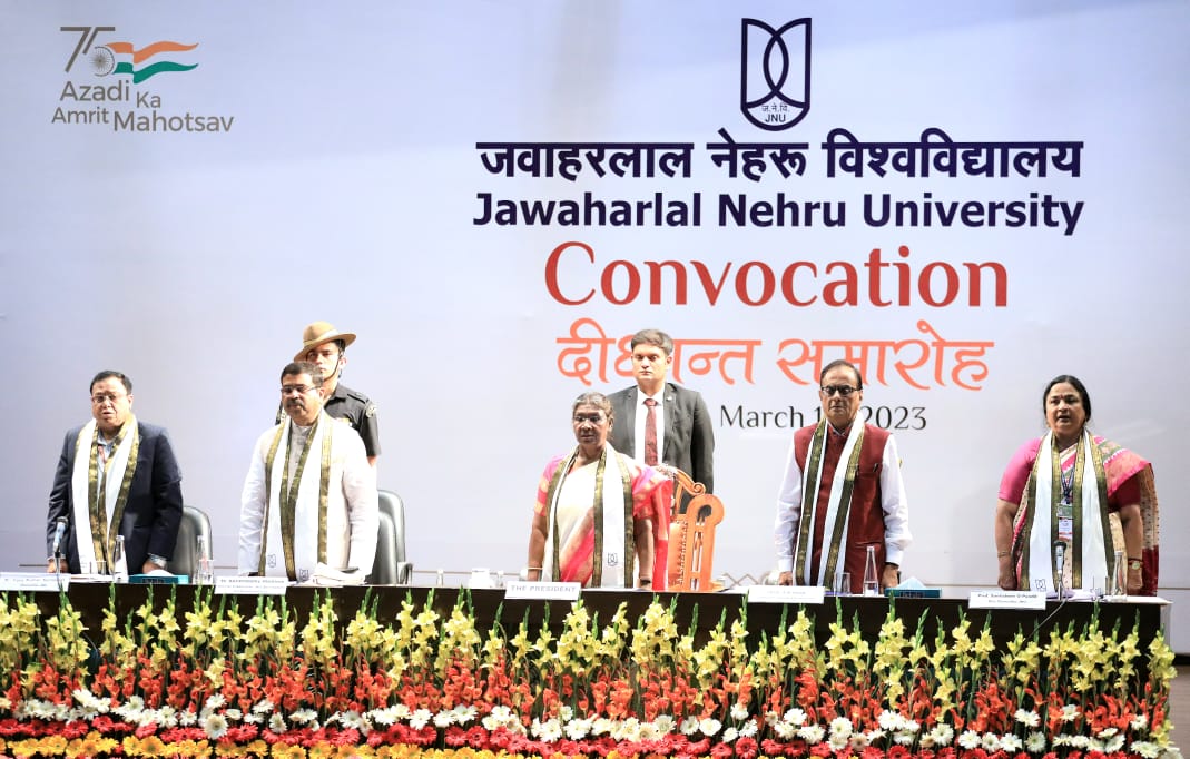 JNU_official_50's tweet photo. JNU VC Prof Santisheee D. Pandit thanks all students, faculty and staff members for the flawless 6th Convocation ceremony yesterday. Hats off to the JNU community.
@rashtrapatibhvn @narendramodi
#JNUConvocation https://t.co/ooUCK9MDfR