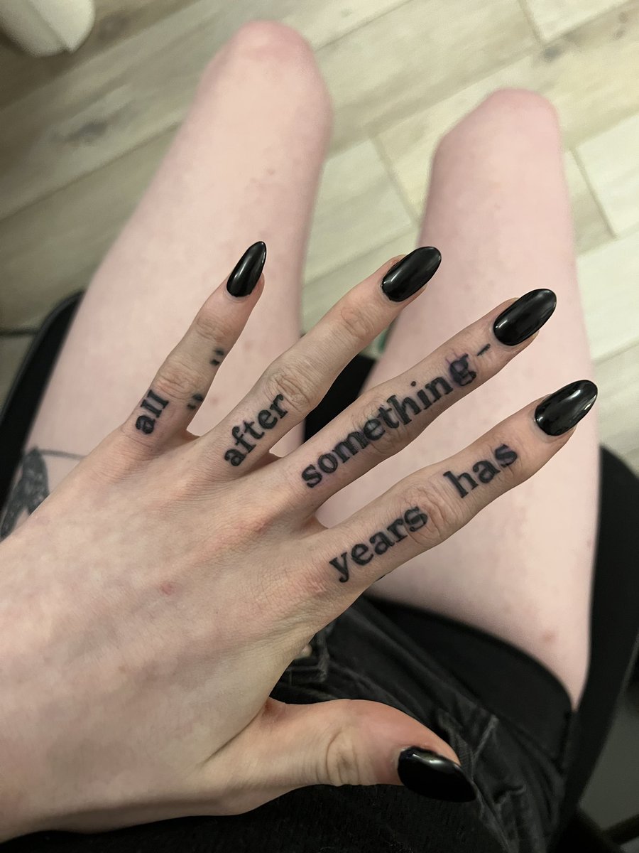 look who just got her fingers done ! 🥰🖤