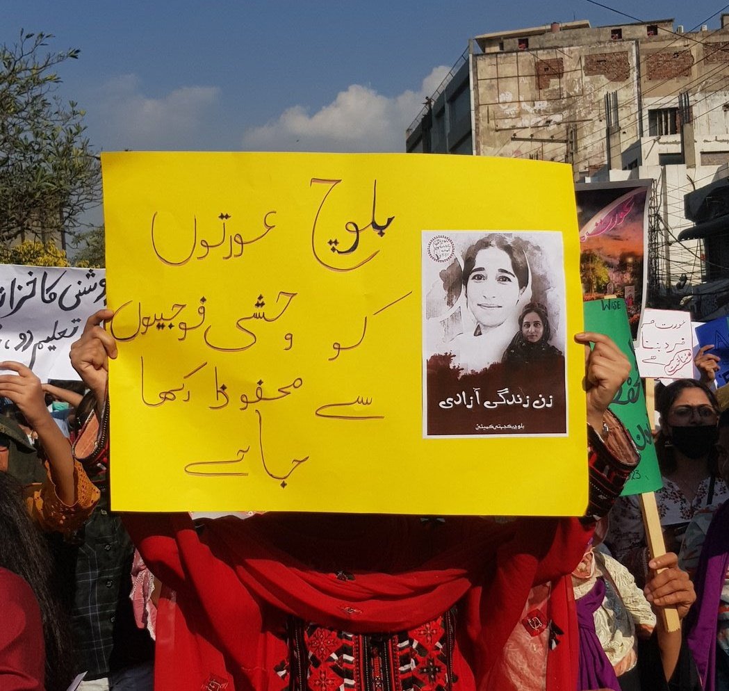 ShoaibBaloch91's tweet photo. @amnestysasia @AbidMir81 Why the @amnestysasia is silent about Mahal Baloch illegal remand and custody of savage pakistani forces and intelligence agencies. #ReleaseMahalBaloch #SaveBalochWomen https://t.co/RAQmg6e5kg