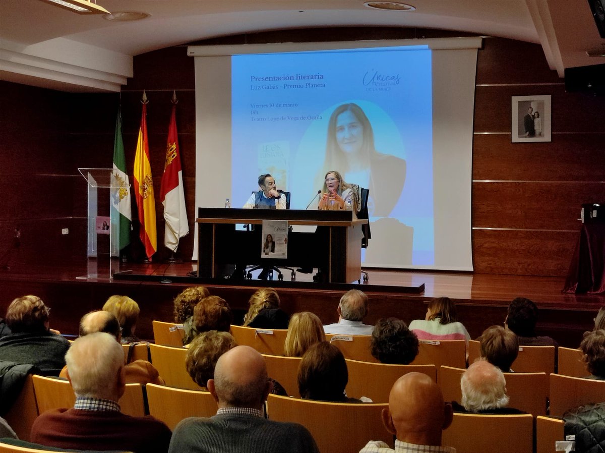 📷 FOTOGALERÍA | Este viernes en #únicastoledo2023 hemos disfrutado de la presentación literaria de una de los Premios Planeta, como es Luz Gabás. Una actividad que ha contado con aforo completo ¡¡Gracias Ocaña!!