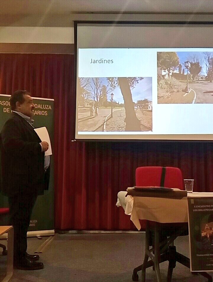 carmen_bbtk's tweet photo. #10EncAAB @AABPresidente hablando de las actividades para este año Jornadas Técnicas y otras cuestiones importantes para personal de #bibliotecas #Andalucía https://t.co/ayIiyqkMZn