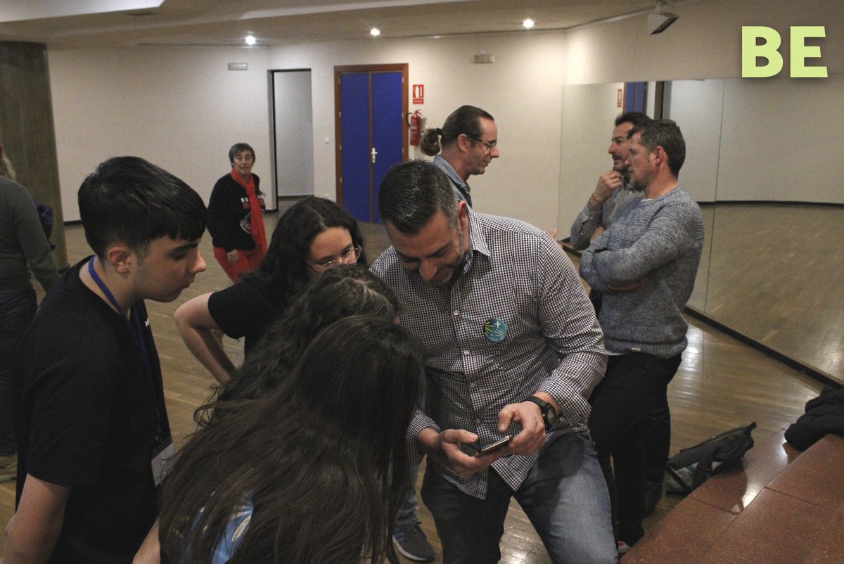 Becoming_BE's tweet photo. 6. Entrevistas, hablando con algunos de los jefes de policía de la región https://t.co/6mpuOzZ48k