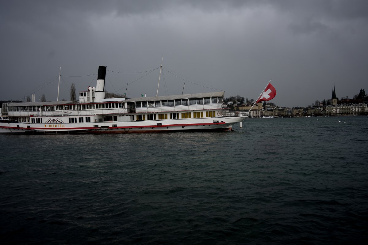 Luzerner_ch's tweet photo. #Dampfschiff #Wilhelm #Tell ist nach der 4 Wochen Revision auf dem Drockendock wieder am Quai in #Luzern 
Windböen am Donnerstag und Freitag verhinderten einen Transport von der Werft an den Quai

#PhotosTellingStories  #hafenstadt #hafenstadtLuzern #photosDieGeschichtenErzählen https://t.co/lUde9FoVYV