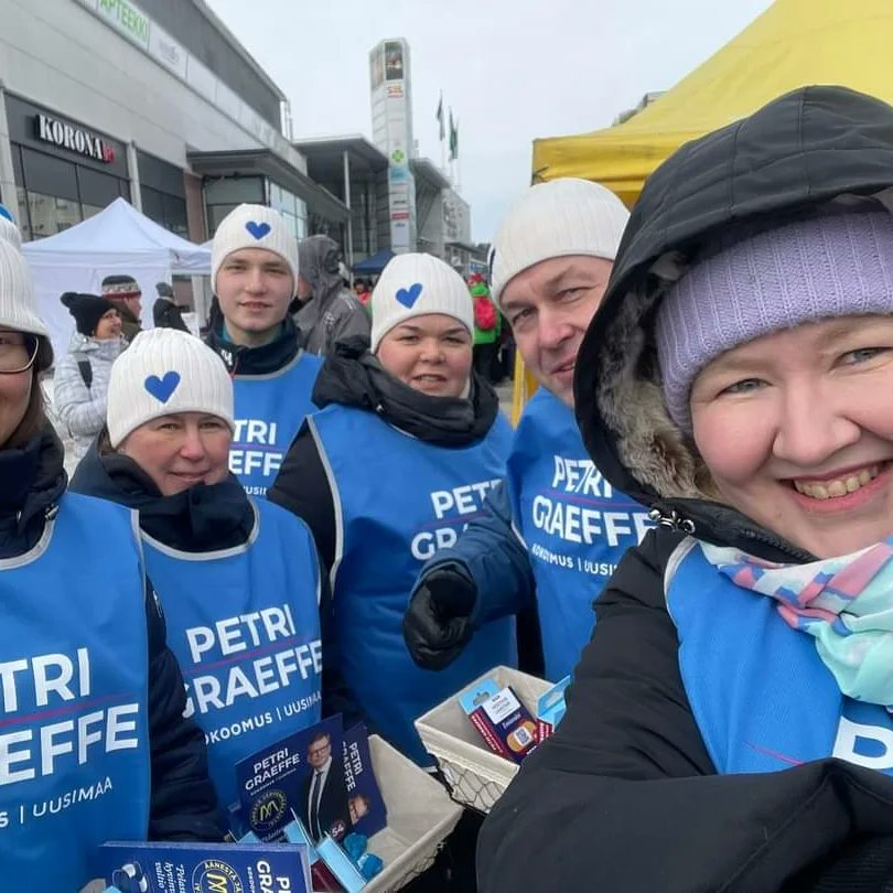 Tiimi oli tänään liikkeellä Järvenpäässä 💙 Kaupunkilaisten puheissa kävi yhä enemmän ilmi, että vaihtoehtoa Suomen nykyhallitukselle kaivataan. Myös pääministerin lausunnot horneteista ihmetyttävät.
Nyt on oikea aika tehdä muutos ⏰ Äänestämällä voit muuttaa Suomen suunnan.