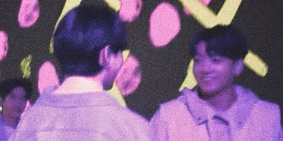 kookmindailys's tweet photo. LOOK AT JIKOOK 🥺 https://t.co/jNiziEQkUG