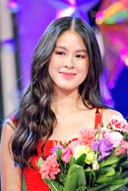 she chose hotdogs over her personal things. she transferred the balls given to v to her box para hindi mafeel ni v na pinagtutulungan siya. yup that's her! 🫡❤️

#KissesDelavin