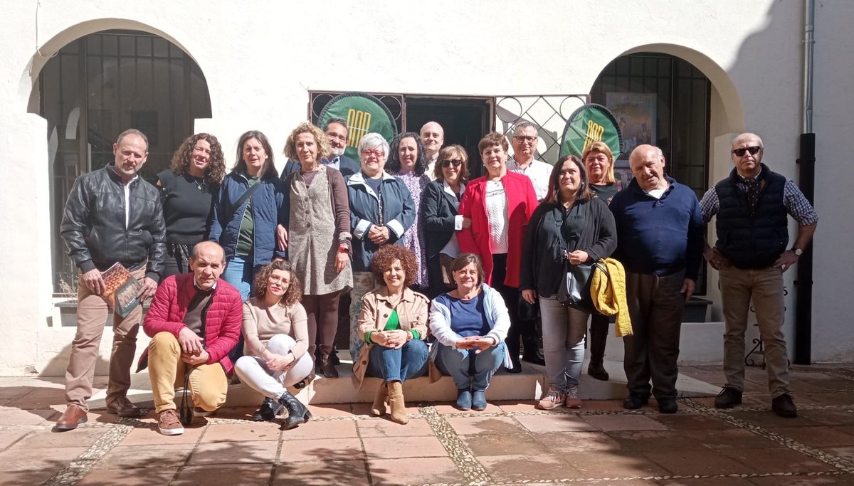 FernandoUMA's tweet photo. Miembros de los grupos de trabajo de la @asociacionbibli en el #10EncAAB #Encuentro Profesional bibliotecario de Andalucía, en #Archidona. Trabajando por la mejora continua de nuestras #bibliotecas. https://t.co/vyyejd8ZcT