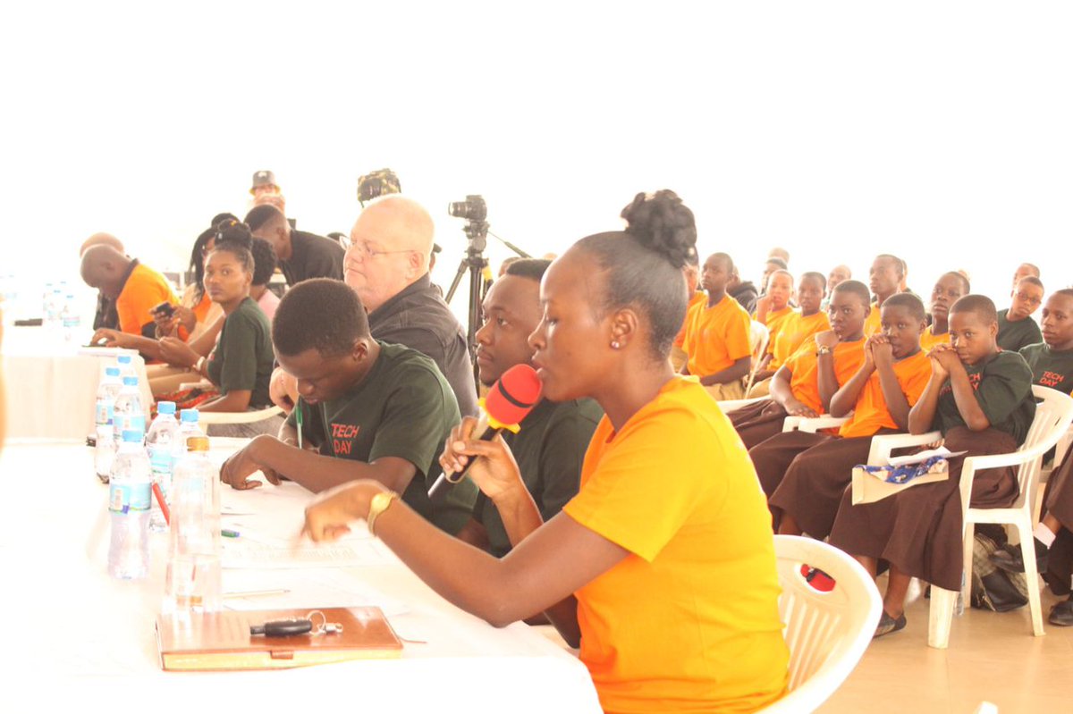 Lyra_Tanzania's tweet photo. Ideas presented by students at Tech day Event are smart car security, early marriage case reporting application, students registration system, liquid capacity measure, traffic light denser module system, smart street light system, and assistance patient moisture sensor. https://t.co/ZEvku9xtXD