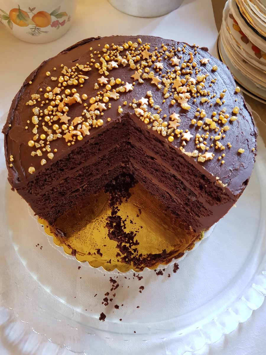KingJohnsHouse's tweet photo. As the home of that all important blend of #HistoryAndCake in #Romsey, we're on a quest for examples of #Homemade #CakesInMuseums. Here's a spot of #MissMoodys @ker_goz chocolate heaven Triple Decker. Show us your bakes. @moreTestValley @Visit_Romsey https://t.co/GyqF9XOk6X