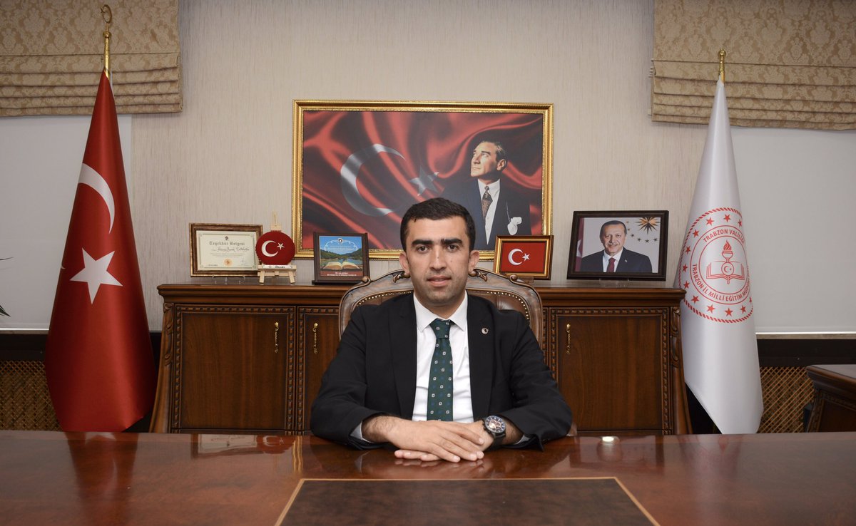 Trabzon_MEM's tweet photo. Sayın Bakanımız Mahmut Özer'in tensipleri ile Bakanlığımız Hayat Boyu Öğrenme Genel Müdürü olarak görevlendirilen Müdürümüz Hüseyin Burak Fettahoğlu'na ilimiz eğitimine yaptığı katkılardan dolayı teşekkür eder yeni görevinde başarılar dileriz.
@tcmeb @prof_mahmutozer https://t.co/sWKoLTaAd6