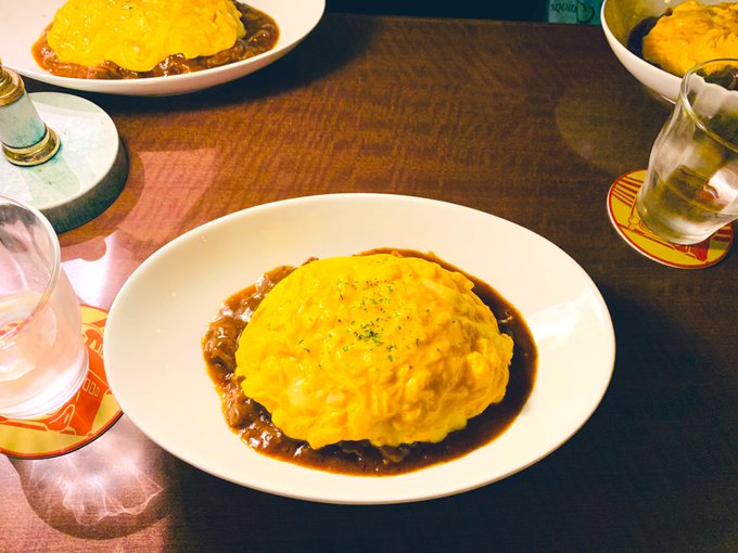 夜ご飯🥚久しぶりのDOUBLE DECKER！ビーフシチューオムライス🥚デッカーズウィング🍗今日はパセリママとノベンバさ