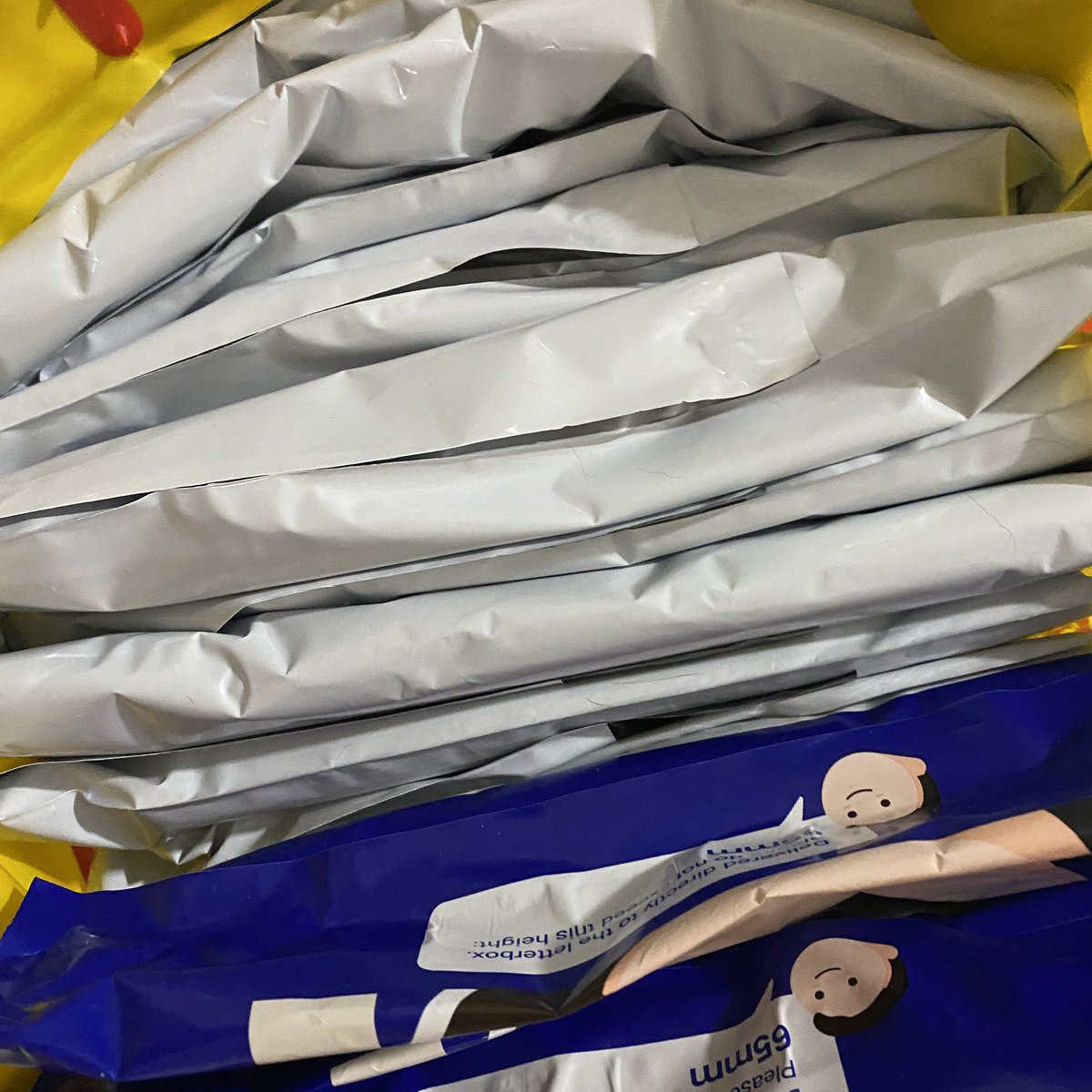 hey218bros's tweet photo. All parcels packed🥰

As mentioned above, please DM if you need address check! Because no mailing proof will be provided.

Do leave us a msg by 12pm tomorrow if you want since we’ll be mailing them by end of the week👍 https://t.co/Q4OzjeMYwo