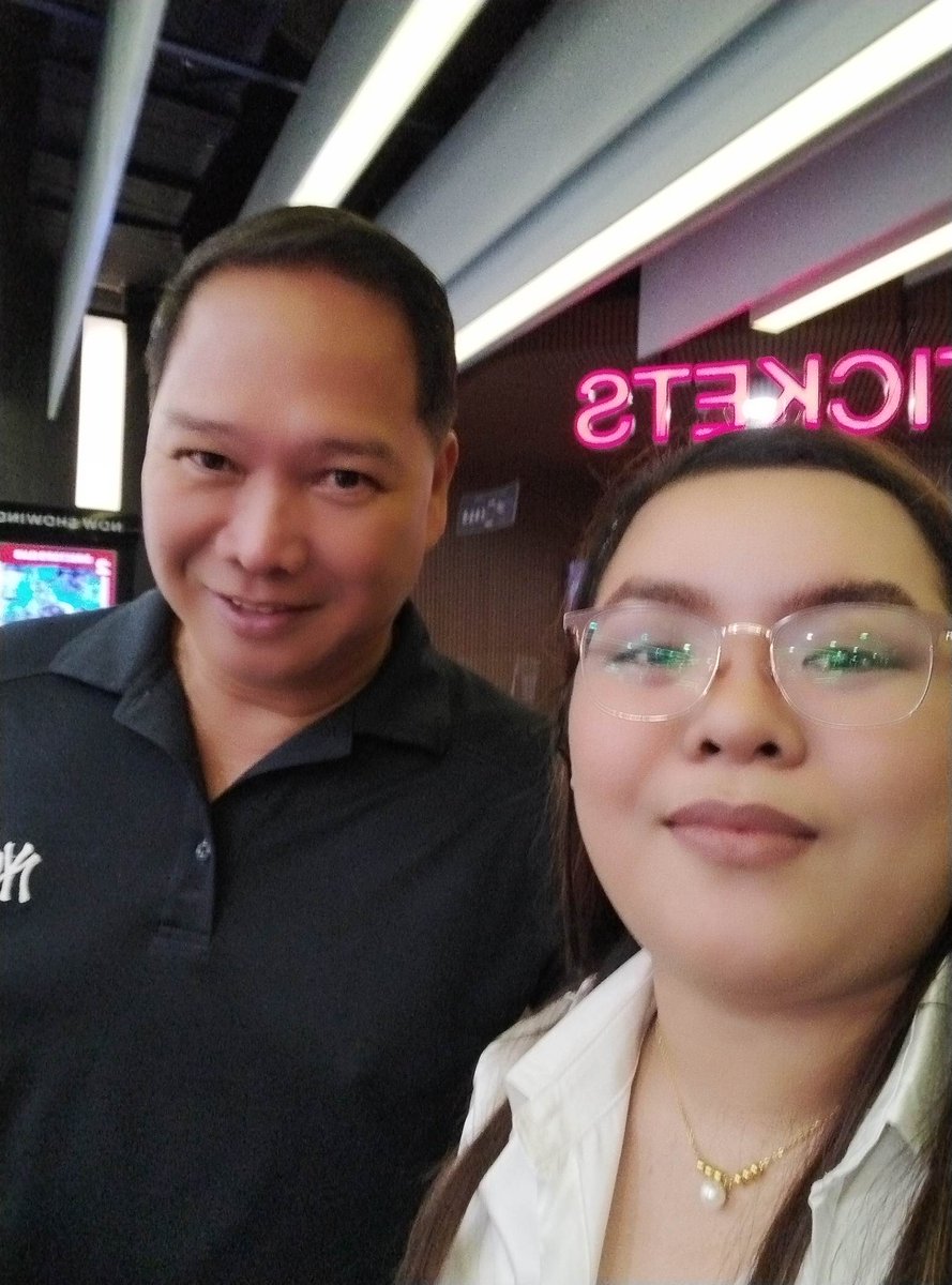 officialpiph's tweet photo. Together with General Antonio Parlade tonight in our simple Block Screening event. ❤💚
#MoM #MARTYRorMURDERER #PIPHBlockScreening #MoMNowShowing #truegoodandbeautiful #marcos https://t.co/u6SB4M9uef