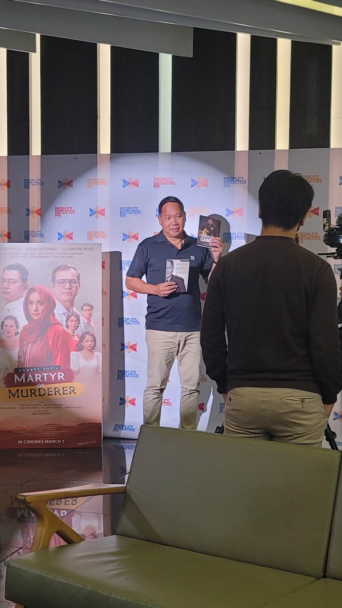 officialpiph's tweet photo. Together with General Antonio Parlade tonight in our simple Block Screening event. ❤💚
#MoM #MARTYRorMURDERER #PIPHBlockScreening #MoMNowShowing #truegoodandbeautiful #marcos https://t.co/u6SB4M9uef