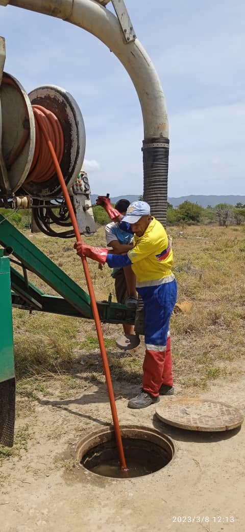 municipio_diaz's tweet photo. Trabajos de mantenimiento de colectores de aguas servidas en coordinación con @SANEARNE1
#1x10DelBuenGobierno
#SoleimaniVive
@hugbelpsuv @mari_velasquez @PSUV_NE @PartidoPSUV @dcabellor @NicolasMaduro https://t.co/msmNZDh7K9