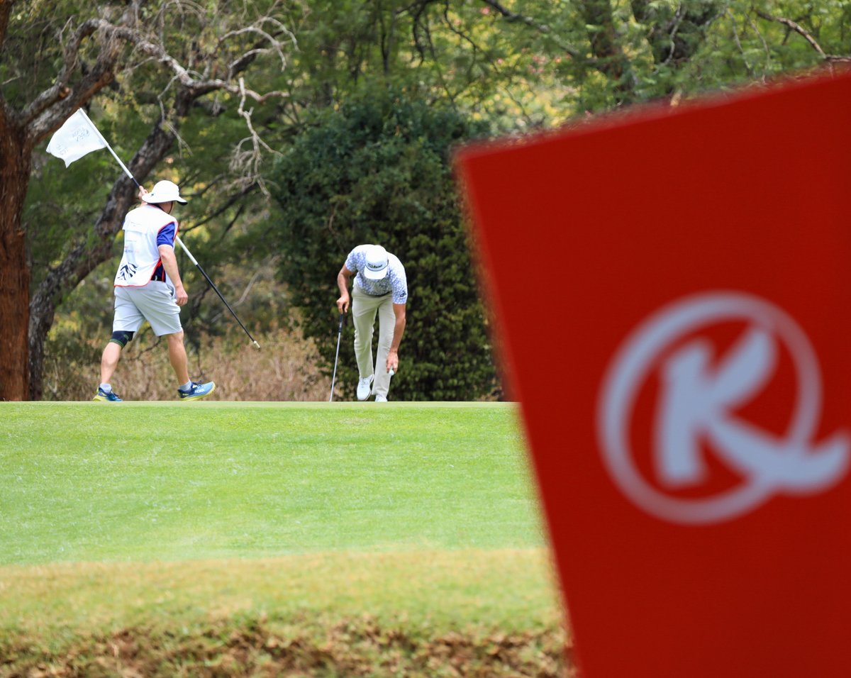 KenyaAirways's tweet photo. How it is going at the Magical Kenya Open. Do you want to experience our Dreamliner Business Class seat? Pass by our stand at the ongoing #MKO2023 in Muthaiga, Nairobi for this and so much more. #BirdieTheKQWay #SwingWithPride https://t.co/VxK9W4YuVg