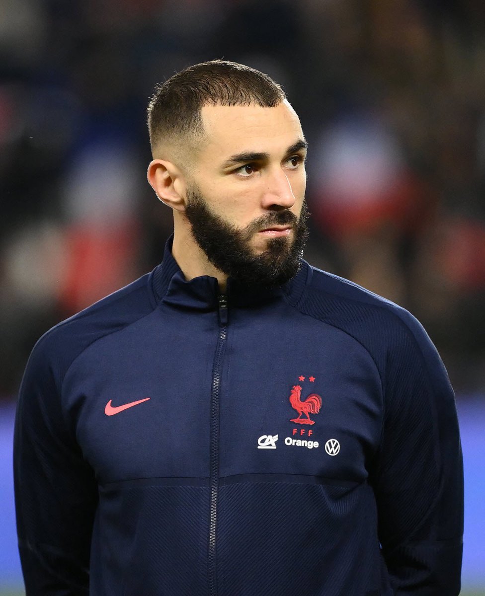 TFoot__'s tweet photo. On ne pardonnera jamais Didier Deschamps et tout ceux qui ont pris la décision d’écarter Karim Benzema du groupe pour la Coupe du Monde…

Avec un Karim Benzema en mission en finale de Cdm, l’histoire aurait sûrement été différente. https://t.co/KQj2BaqInA