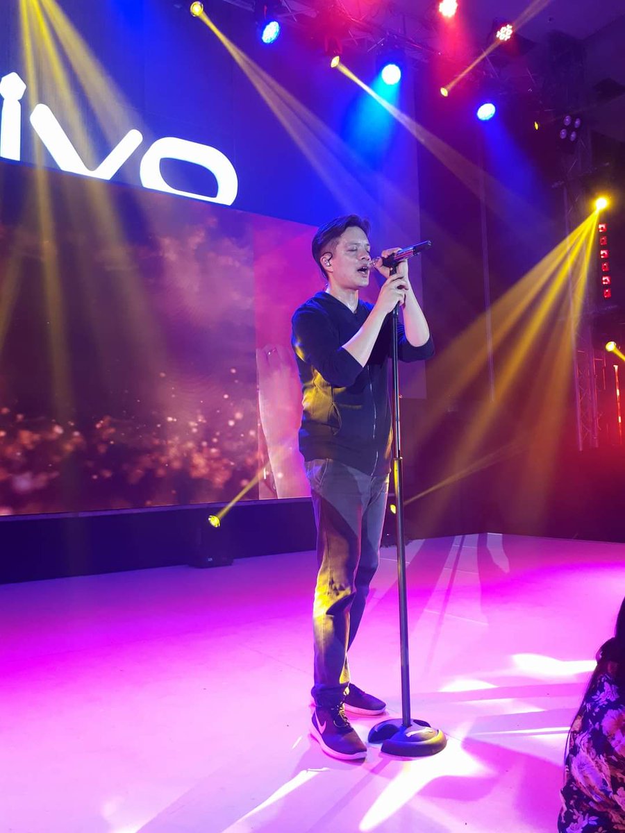 Nalito na lahat sa kapogian ni Coach B
#KampKawayanFTW 
#TVKPH5Magic
Coach Bamboo
<a href="/Bamboomusiclive/">Bamboo</a> 
<a href="/BambooGlobal/">BAMBOO GL🌎BAL BG💙</a> 
<a href="/_TheVoiceKidsPH/">The Voice Kids Philippines</a>