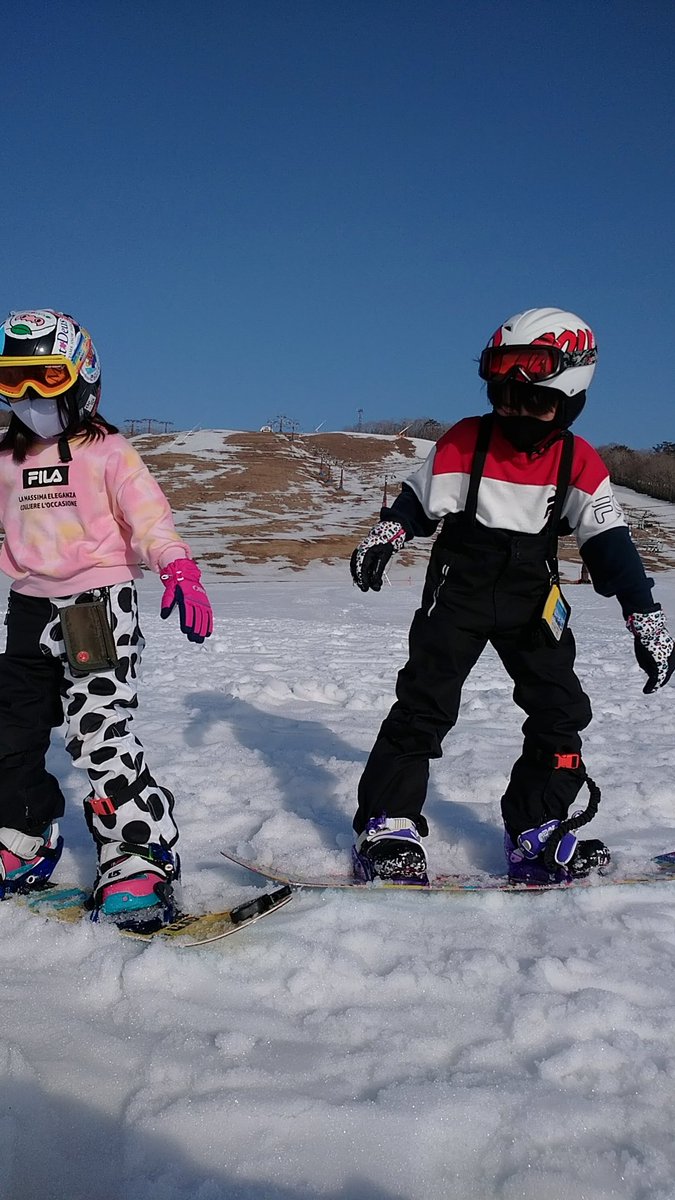 sao4271's tweet photo. 足痛いって言いながら リフト開始から最後まで滑ってた🏂️
お昼はちゃんと食べたけどね🍜 https://t.co/kaM604hxHL