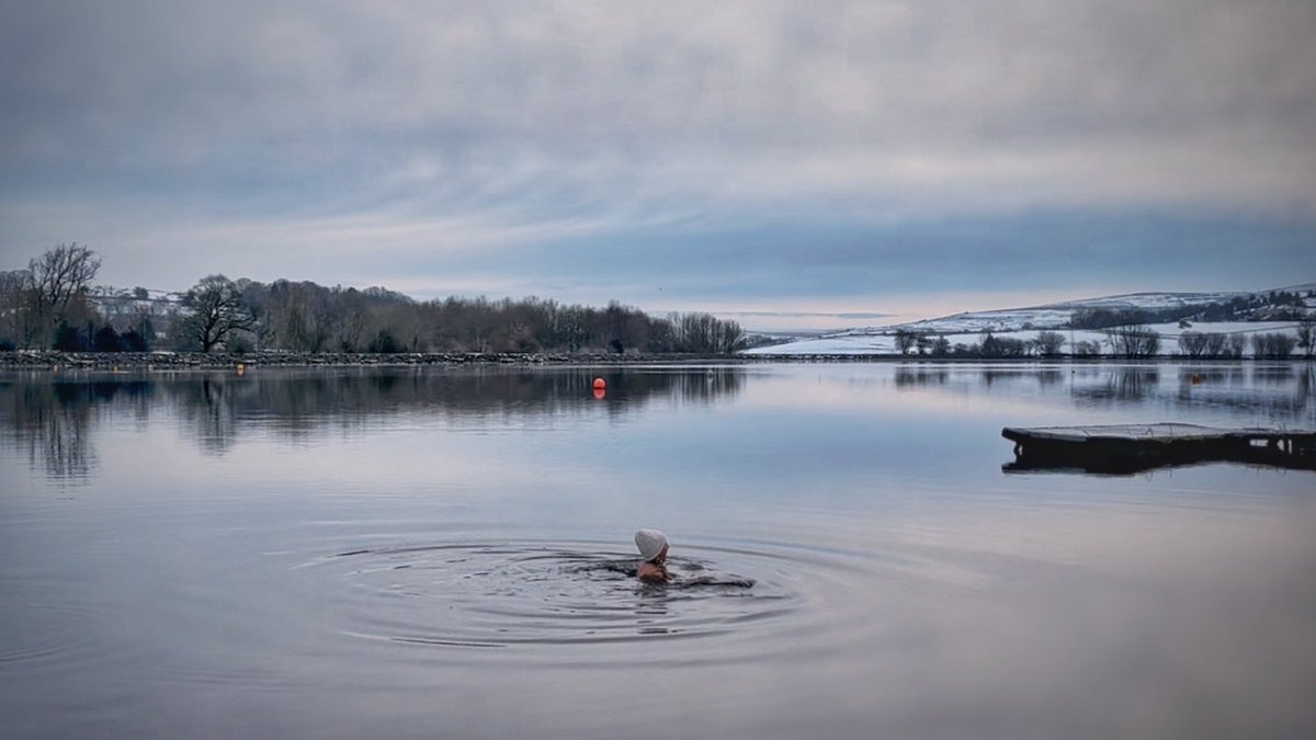 5littleboys1's tweet photo. Good morning and welcome to the weekend ❄️💦 #iceswim #morningmotivation https://t.co/bpuyqg4yws