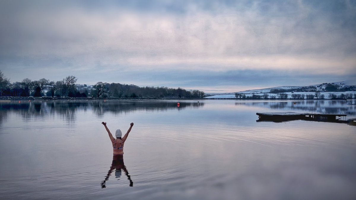 5littleboys1's tweet photo. Good morning and welcome to the weekend ❄️💦 #iceswim #morningmotivation https://t.co/bpuyqg4yws