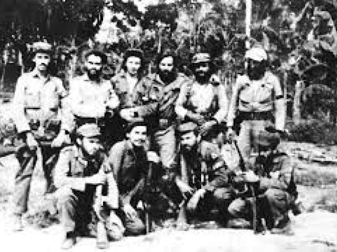 Honra y enaltece conmemorar, junto al GE Raúl Castro y otros combatientes, los 65 años del II Frente Oriental Frank País, legendario por su estructura, organización y las acciones combativas en el terreno. #CubaVive