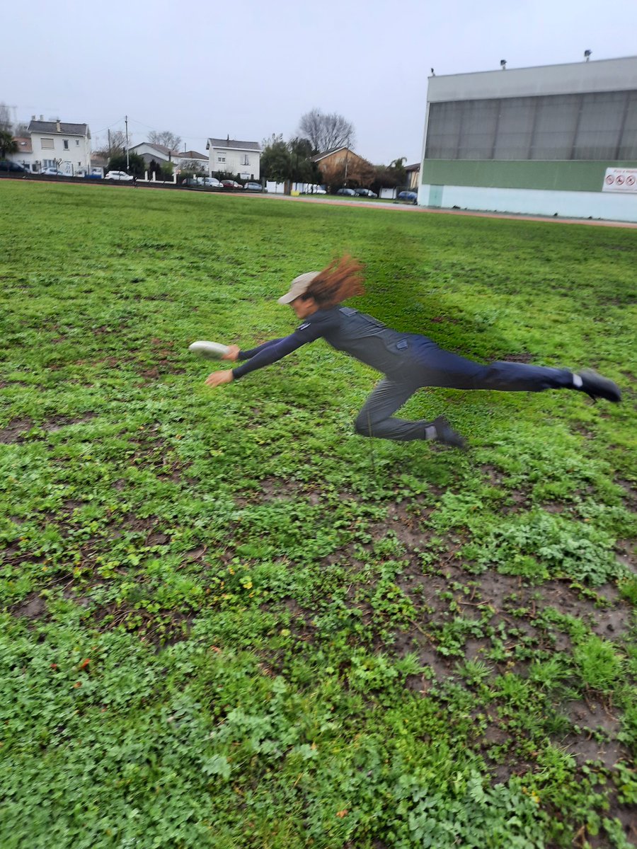 Clairement on n'est pas en sucre ! 

Aigles > pluie !

🦅☔️🥏✌️