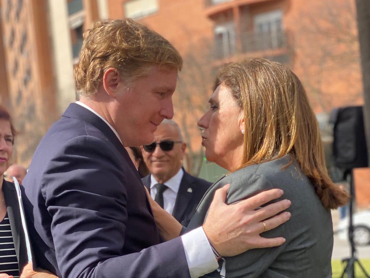 Un año más conmemoramos el #diaeuropeodelasvictimasdelterrorismo en la Rotonda de los Corazones.

Acompañados de la <a href="/_AVT_/">AVT</a> rendimos homenaje a todos los que padecieron la lacra del terrorismo.

#SomosBadajoz